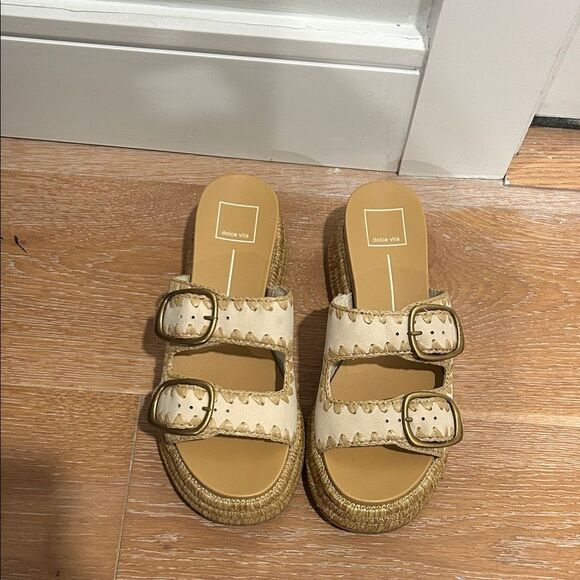 Dolce Vita Tan and Cream Buckle Platform Sandals, Size 7.5 - Picture 2 of 9